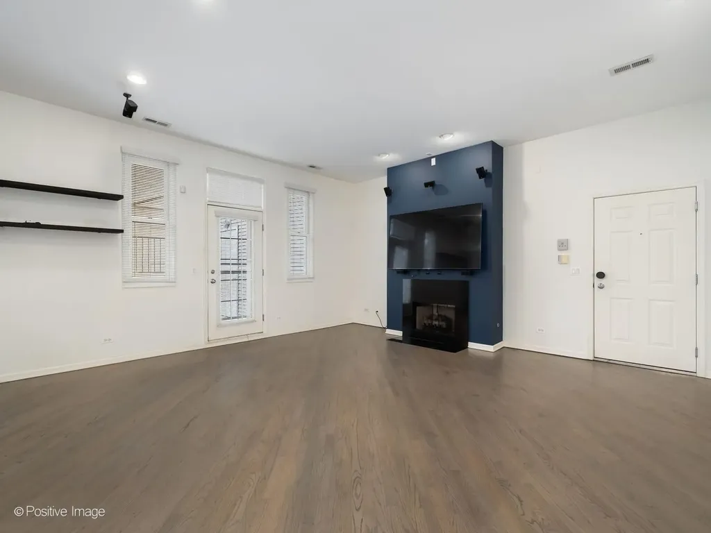 1761 West Morse Avenue Chicago IL 60626