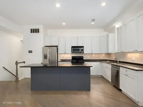 1761 West Morse Avenue Chicago IL 60626