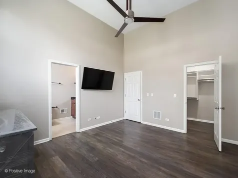 1761 West Morse Avenue Chicago IL 60626