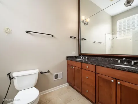 1761 West Morse Avenue Chicago IL 60626