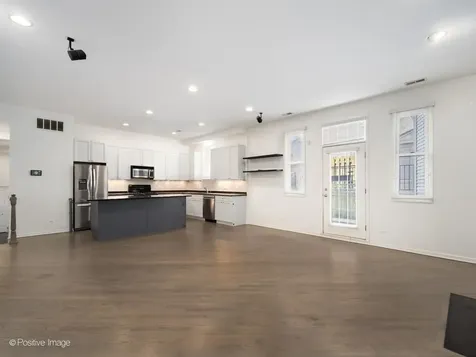1761 West Morse Avenue Chicago IL 60626