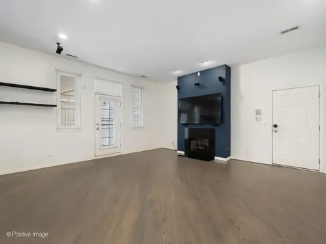 1761 West Morse Avenue Chicago IL 60626