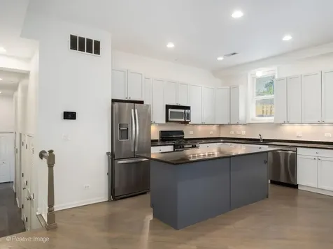 1761 West Morse Avenue Chicago IL 60626