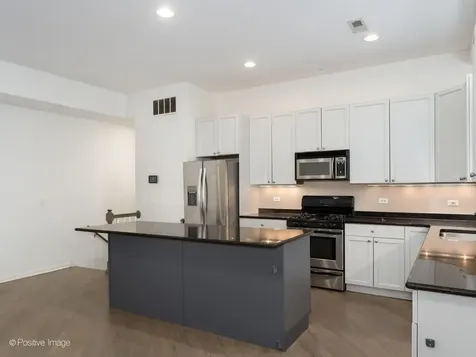 1761 West Morse Avenue Chicago IL 60626