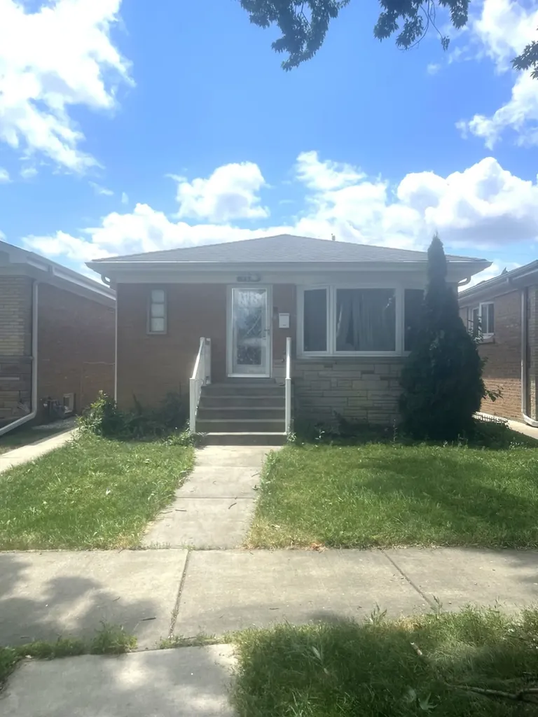 7519 West Winnemac Avenue Harwood Heights IL 60706
