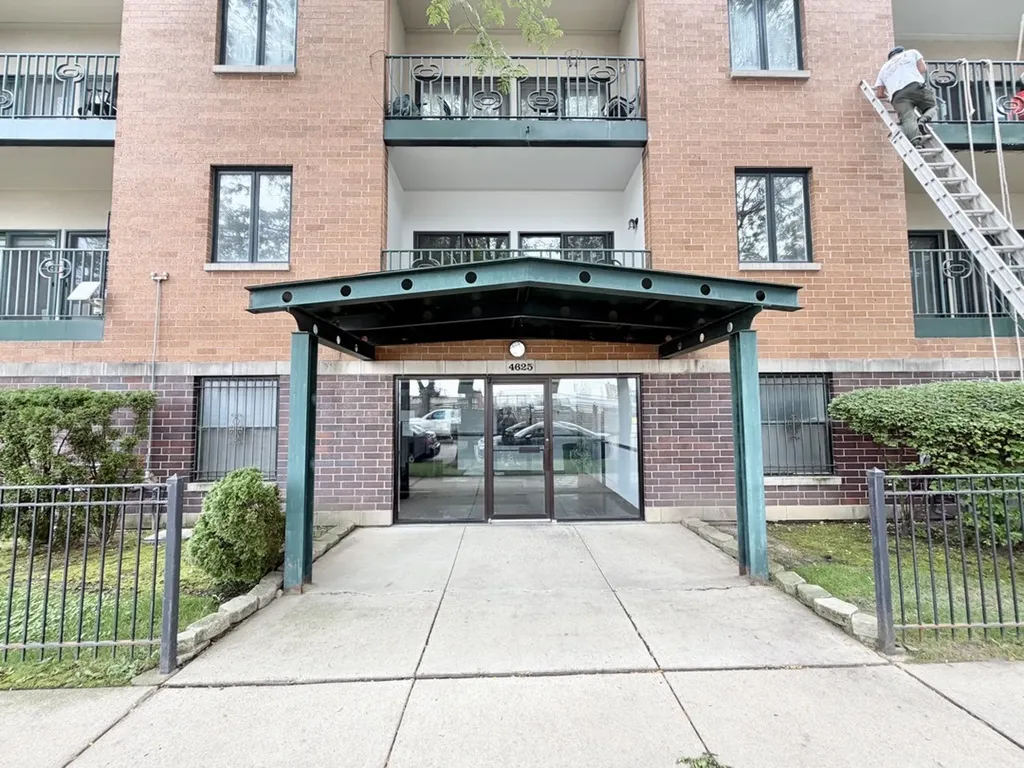 4625 West Lawrence Avenue Chicago IL 60630