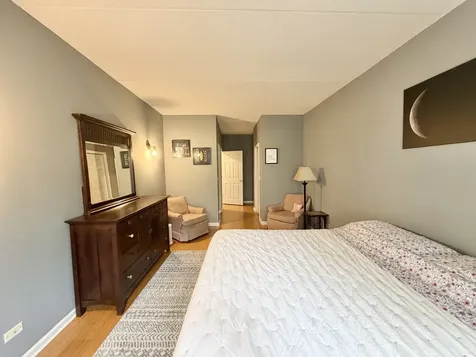4625 West Lawrence Avenue Chicago IL 60630