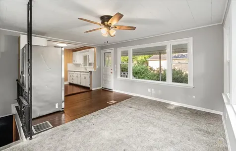 29 Glenwood Drive Round Lake Beach IL 60073