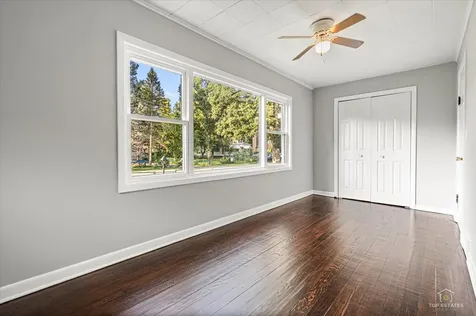 29 Glenwood Drive Round Lake Beach IL 60073