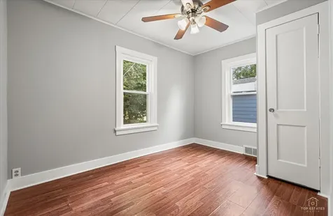 29 Glenwood Drive Round Lake Beach IL 60073