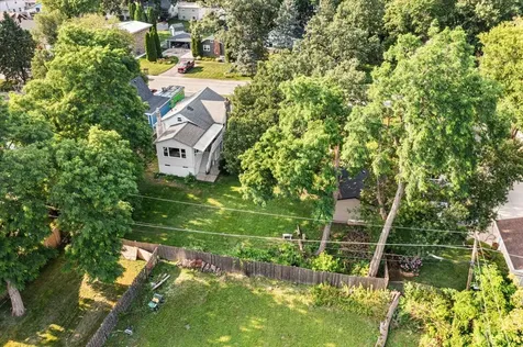 29 Glenwood Drive Round Lake Beach IL 60073