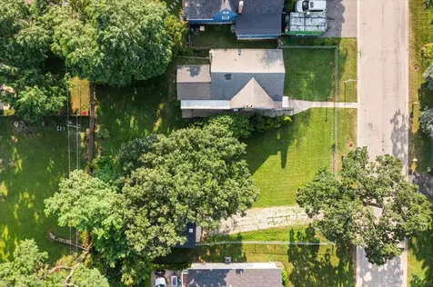 29 Glenwood Drive Round Lake Beach IL 60073