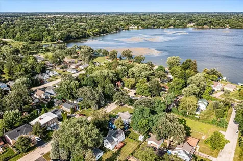 29 Glenwood Drive Round Lake Beach IL 60073