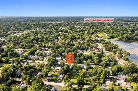 29 Glenwood Drive Round Lake Beach IL 60073