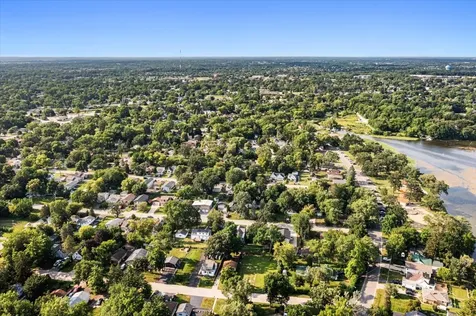 29 Glenwood Drive Round Lake Beach IL 60073