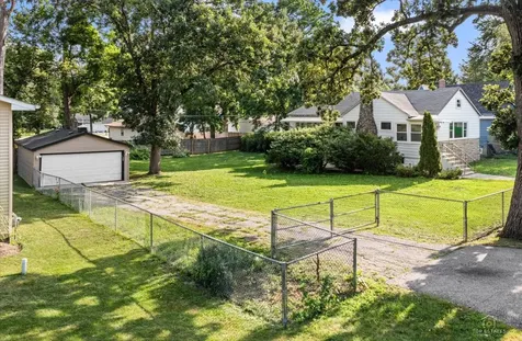 29 Glenwood Drive Round Lake Beach IL 60073