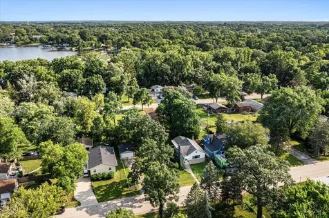 29 Glenwood Drive Round Lake Beach IL 60073