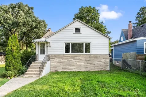 29 Glenwood Drive Round Lake Beach IL 60073