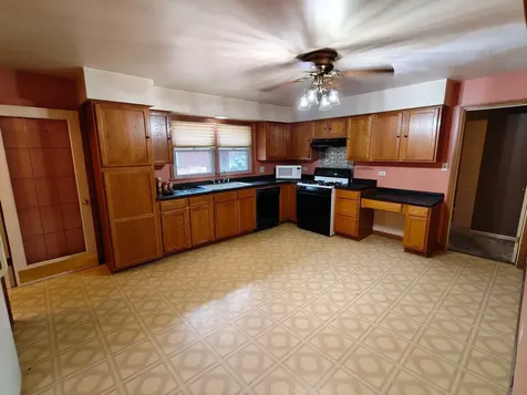 17717 Bernadine Street Lansing IL 60438