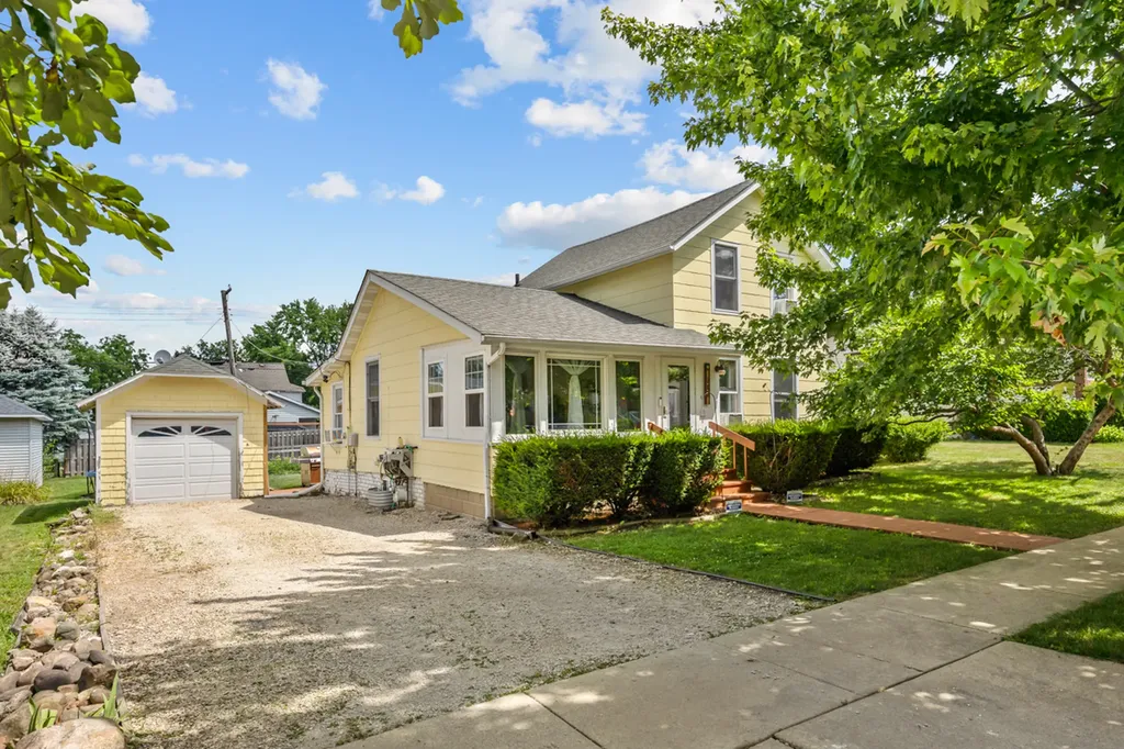242 East Jefferson Avenue Hampshire IL 60140