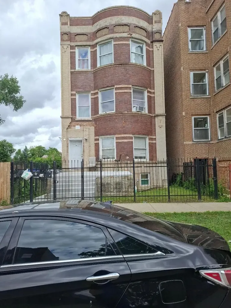 3822 West Maypole Avenue Chicago IL 60624