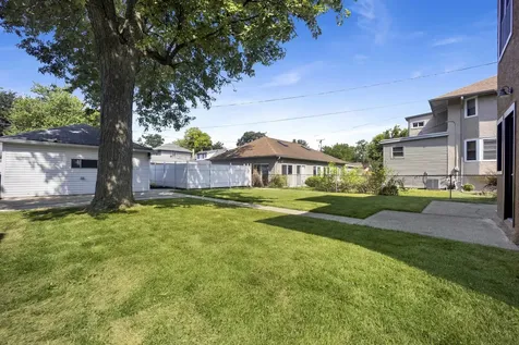 837 South Humphrey Avenue Oak Park IL 60304