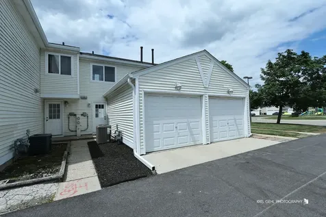 521 Meadow Green Lane Round Lake Beach IL 60073