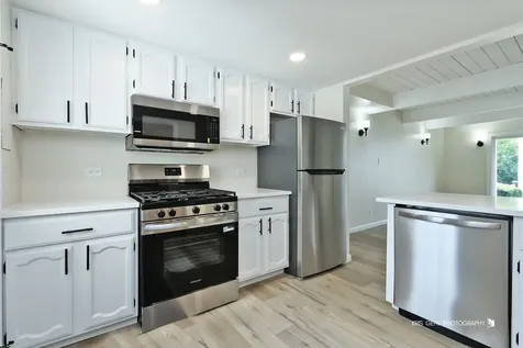 521 Meadow Green Lane Round Lake Beach IL 60073
