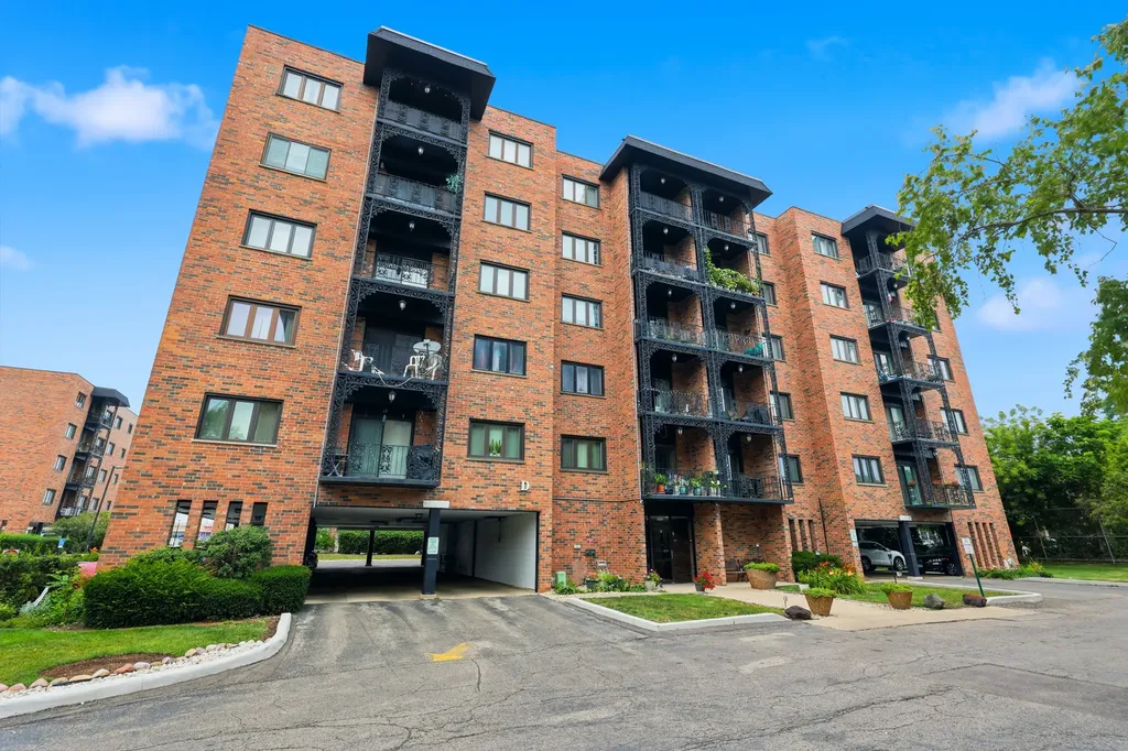 9332 Landings Lane Des Plaines IL 60016
