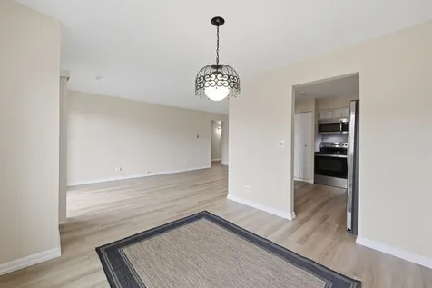 9332 Landings Lane Des Plaines IL 60016