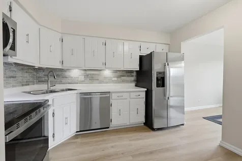 9332 Landings Lane Des Plaines IL 60016