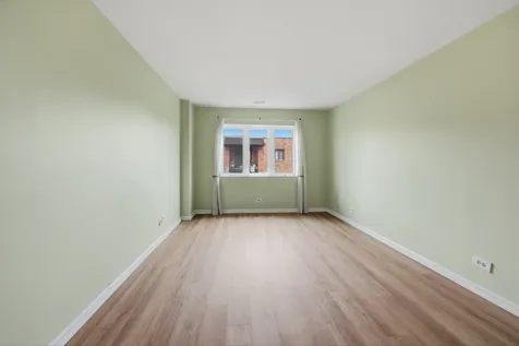 9332 Landings Lane Des Plaines IL 60016