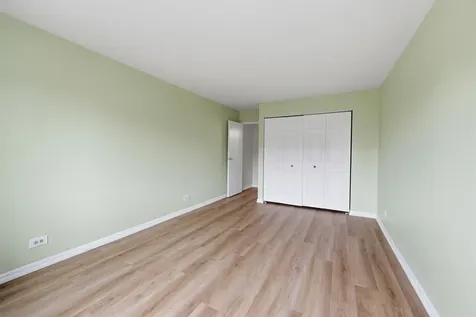 9332 Landings Lane Des Plaines IL 60016