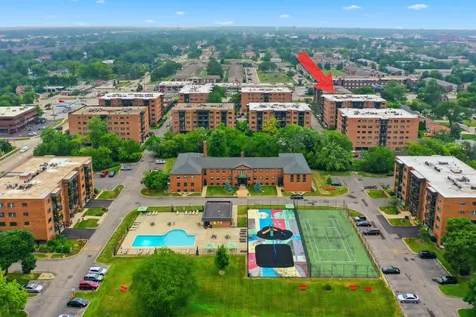 9332 Landings Lane Des Plaines IL 60016