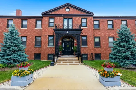 9332 Landings Lane Des Plaines IL 60016