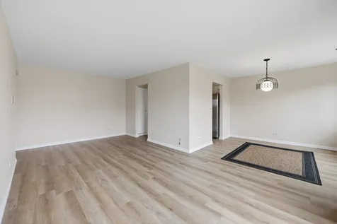 9332 Landings Lane Des Plaines IL 60016