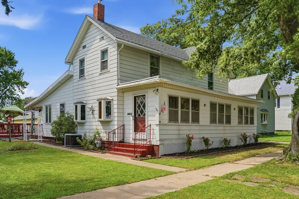 22 North Metcalf Avenue Amboy IL 61310