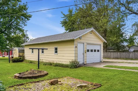 22 North Metcalf Avenue Amboy IL 61310