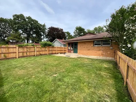 852 Carr Street Elgin IL 60123