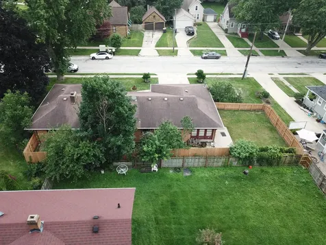 852 Carr Street Elgin IL 60123