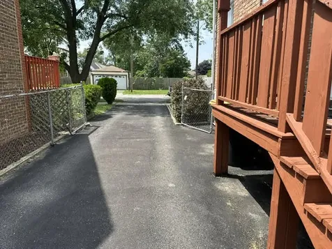 17611 Maple Street Lansing IL 60438