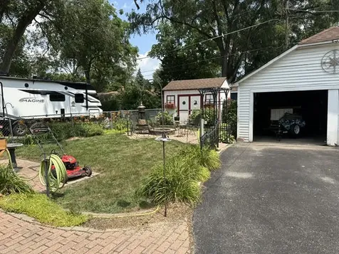 17611 Maple Street Lansing IL 60438