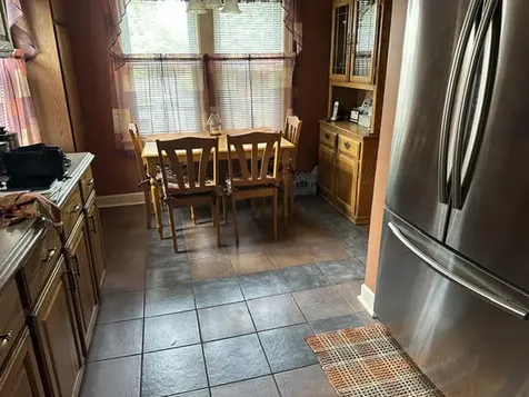 17611 Maple Street Lansing IL 60438
