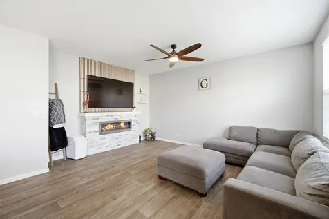 1609 Emma Lane Hampshire IL 60140