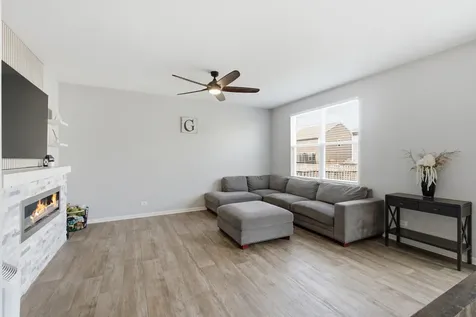 1609 Emma Lane Hampshire IL 60140