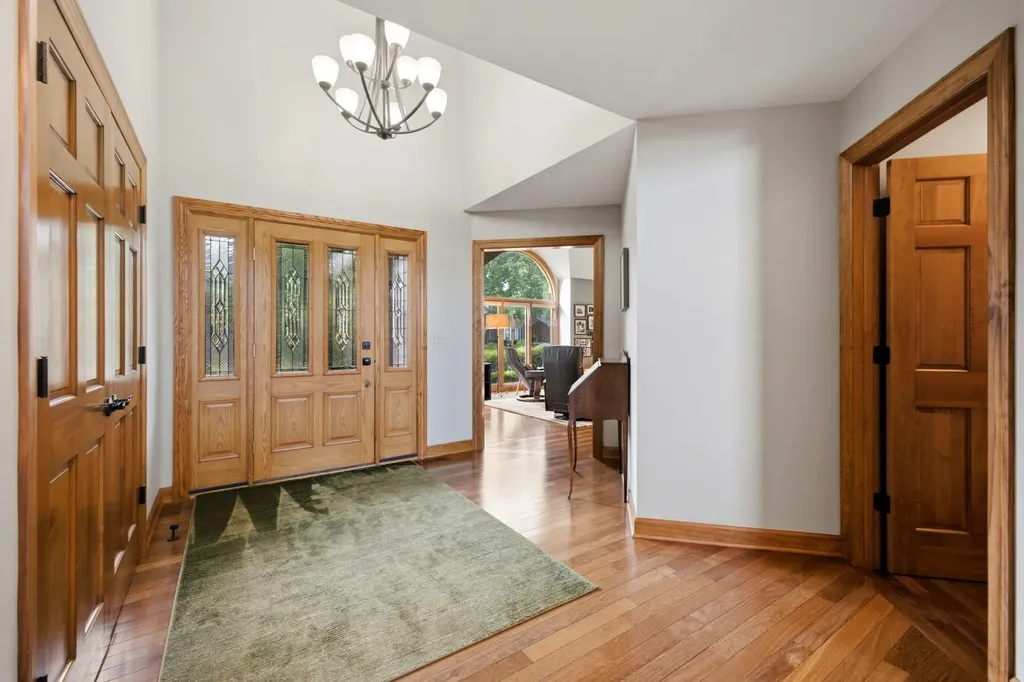 6183 Tyrnbury Drive Lisle IL 60532