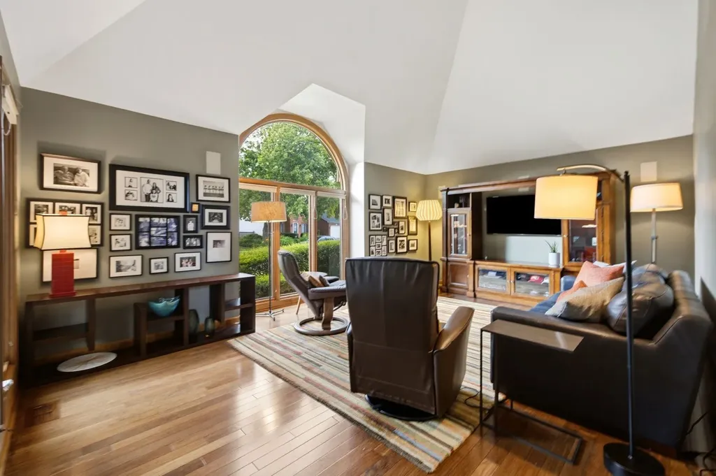 6183 Tyrnbury Drive Lisle IL 60532