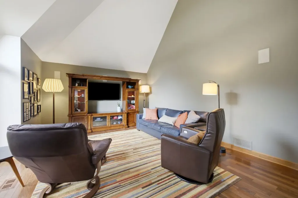 6183 Tyrnbury Drive Lisle IL 60532