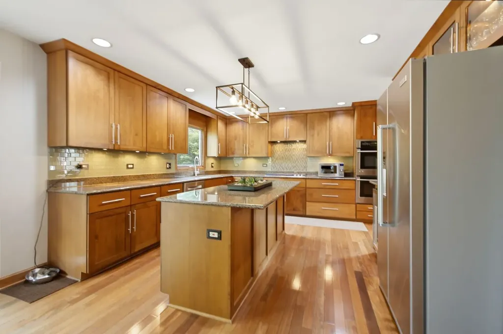 6183 Tyrnbury Drive Lisle IL 60532