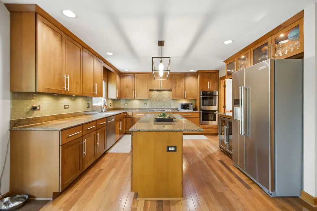 6183 Tyrnbury Drive Lisle IL 60532